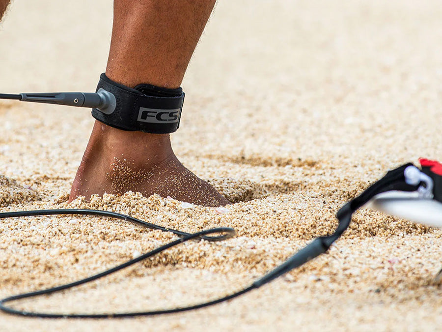 FCS Surf Leash - How to attach your surfboard leash